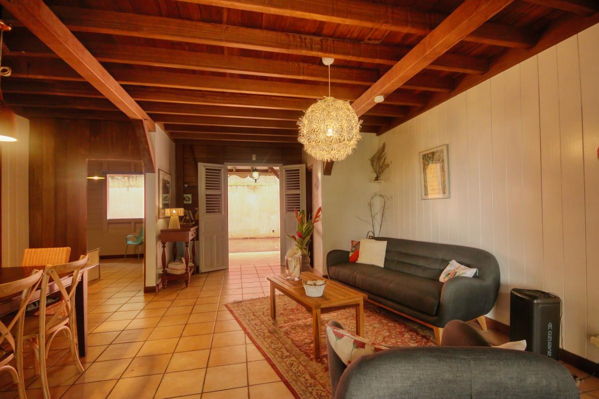 11 Villa rivière salée Martinique salon canapé et chambre